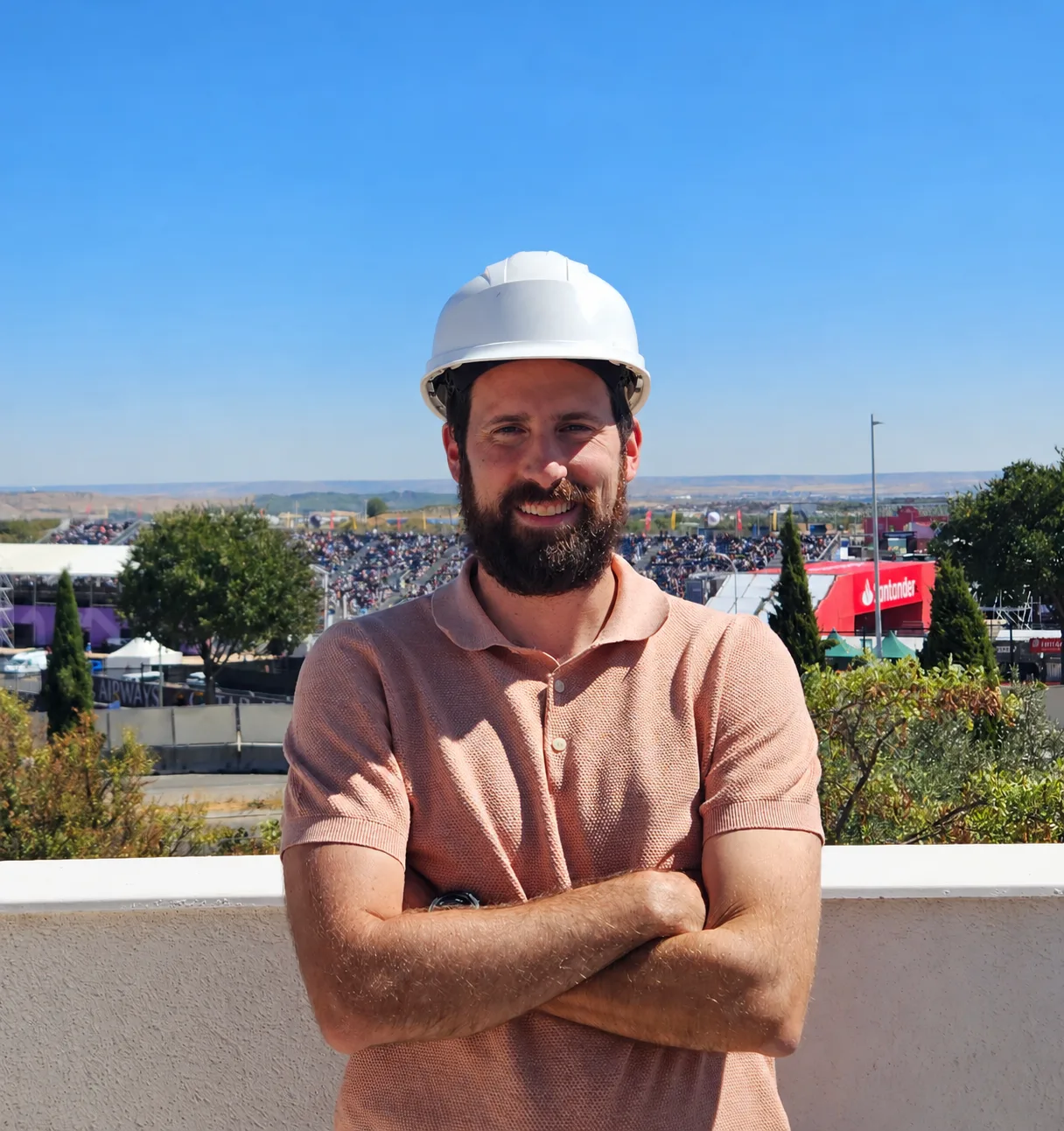Alfredo García Montané, ingeniero de edificación, en una obra